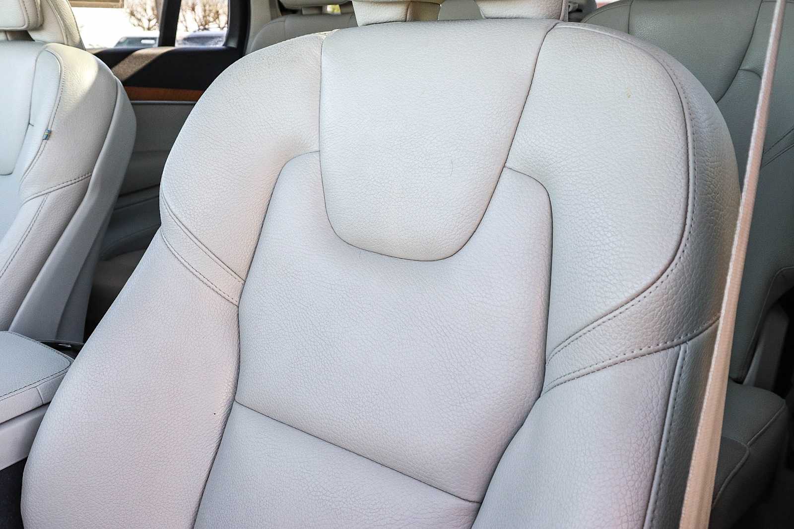 Thumbnail: 2022 Volvo XC90 - 34