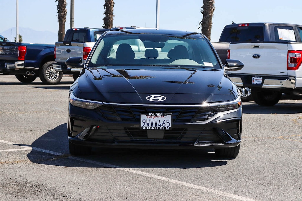 Certified 2025 Hyundai Elantra SEL Convenience Sedan
