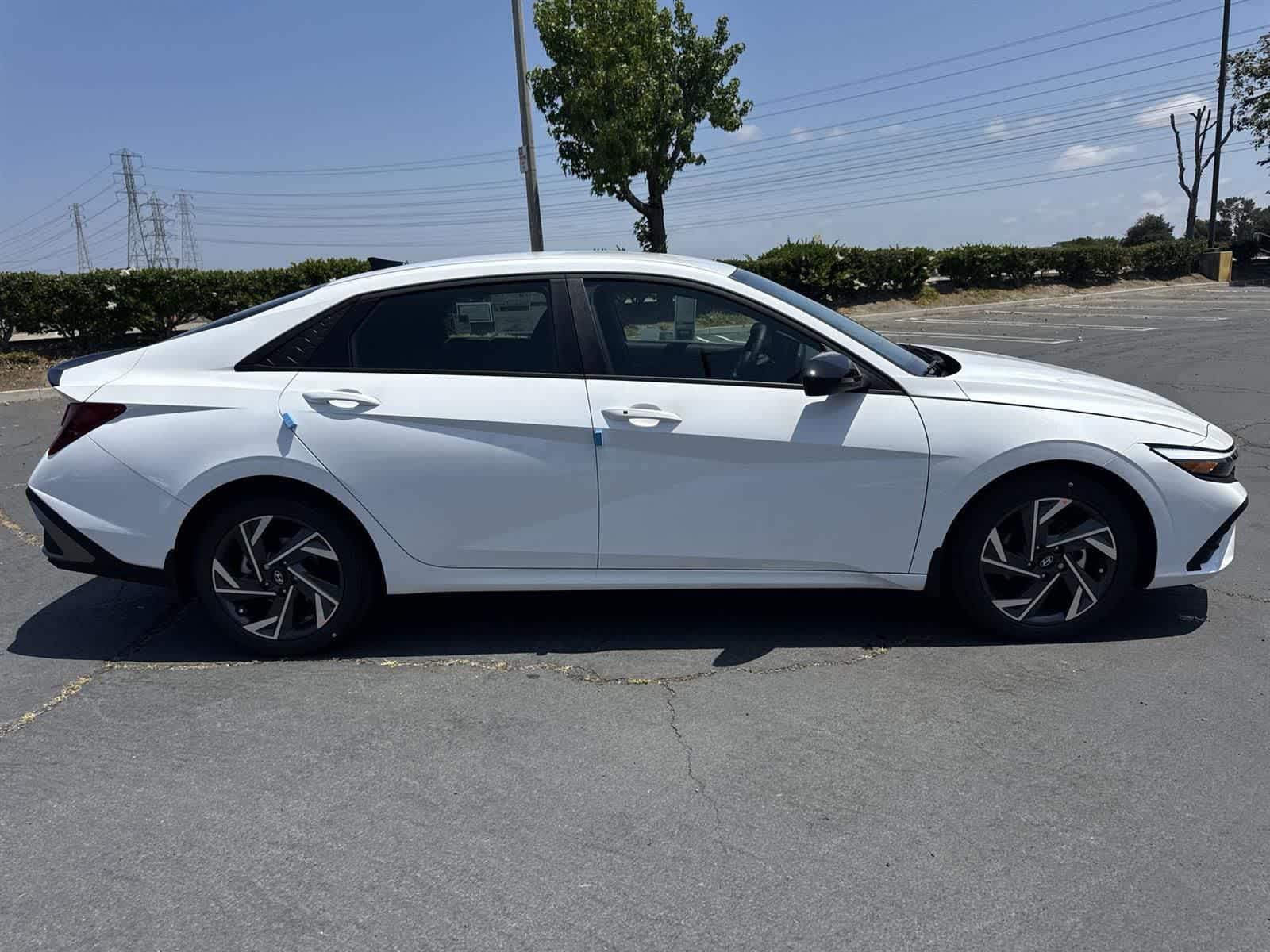 Thumbnail: 2025 Hyundai Elantra - 3