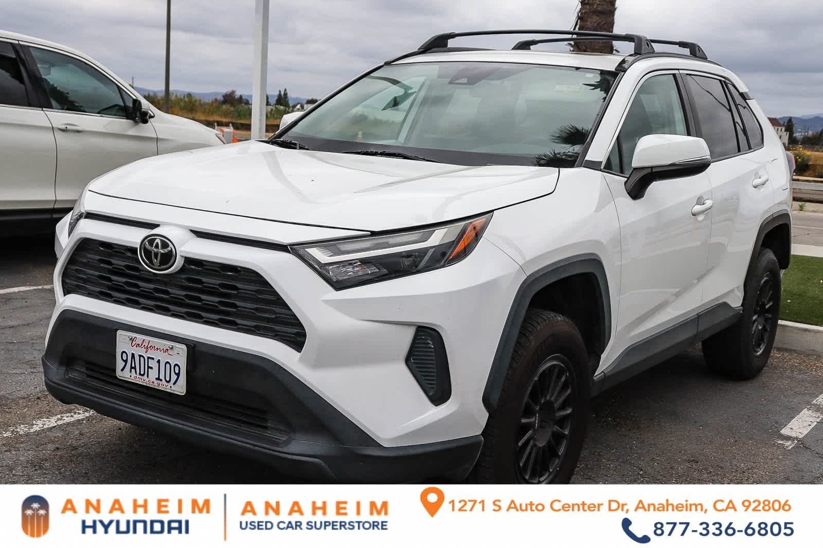 2022 Toyota RAV4 XLE FWD's photo