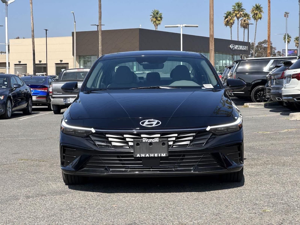 New 2025 Hyundai Elantra SEL Convenience Sedan