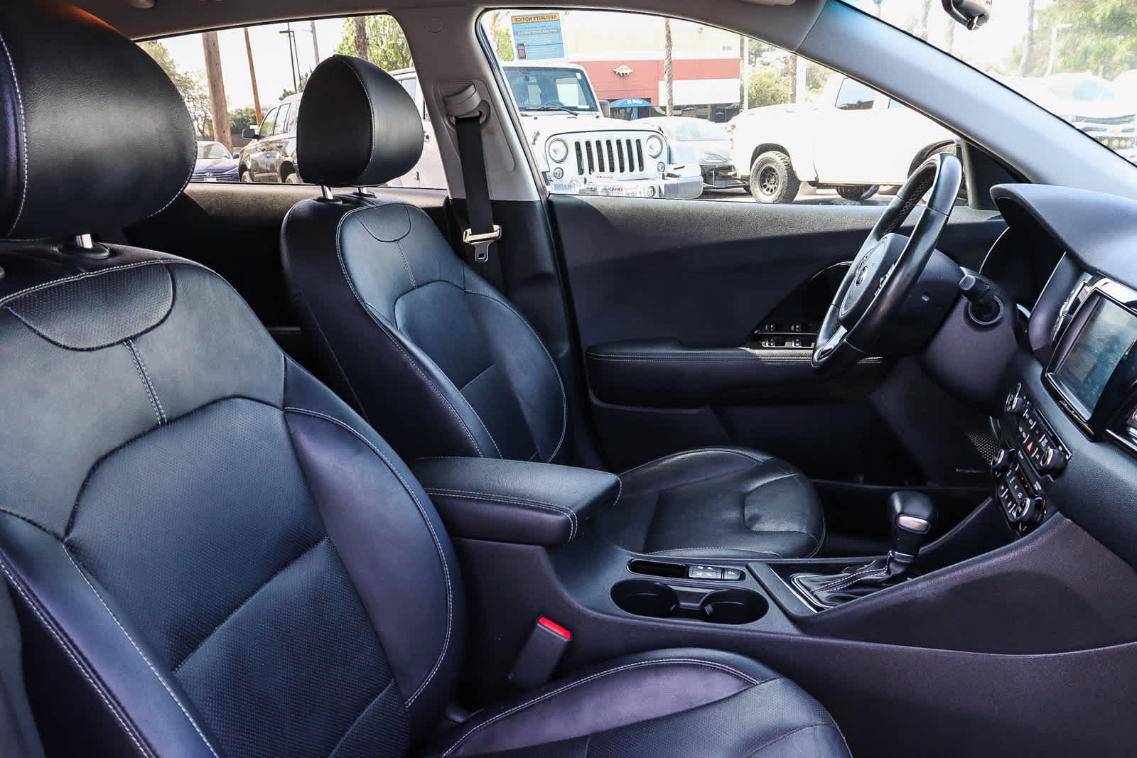 Thumbnail: 2017 Kia Niro - 22