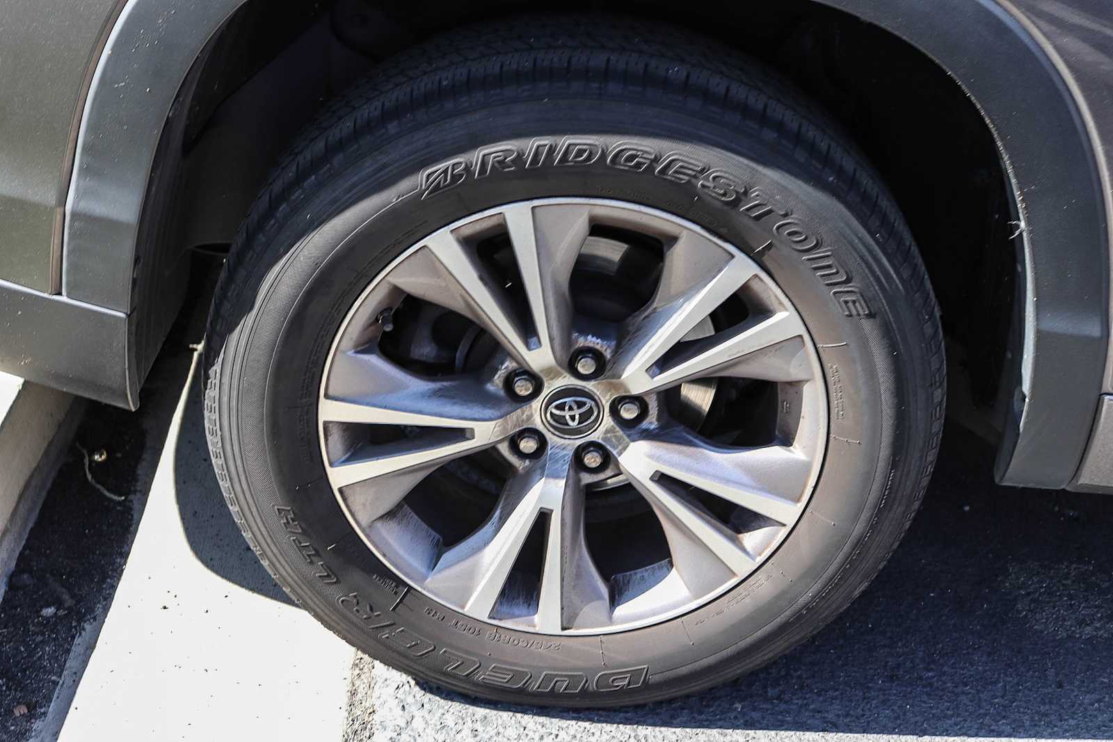 Thumbnail: 2016 Toyota Highlander - 4