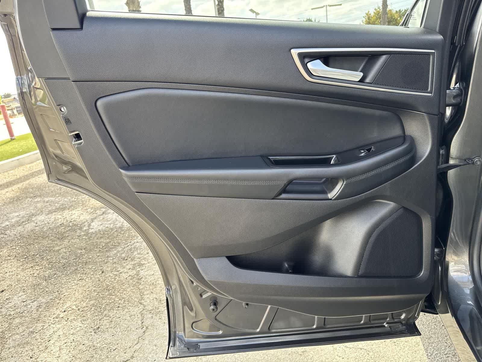 Thumbnail: 2016 Ford Edge - 26