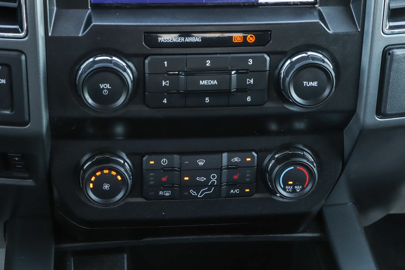 Thumbnail: 2020 Ford Econoline - 17