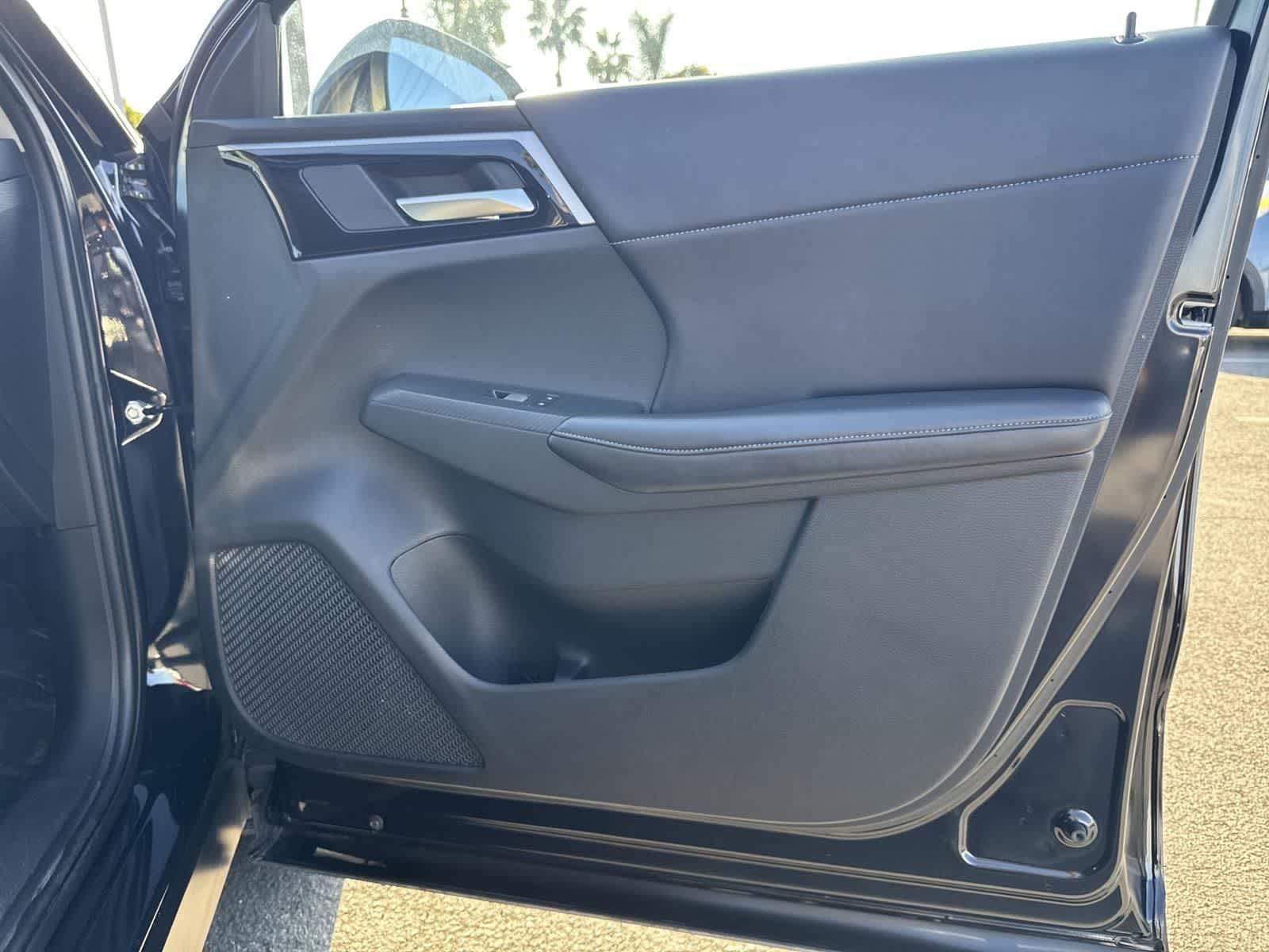 Thumbnail: 2024 Mitsubishi Outlander - 39