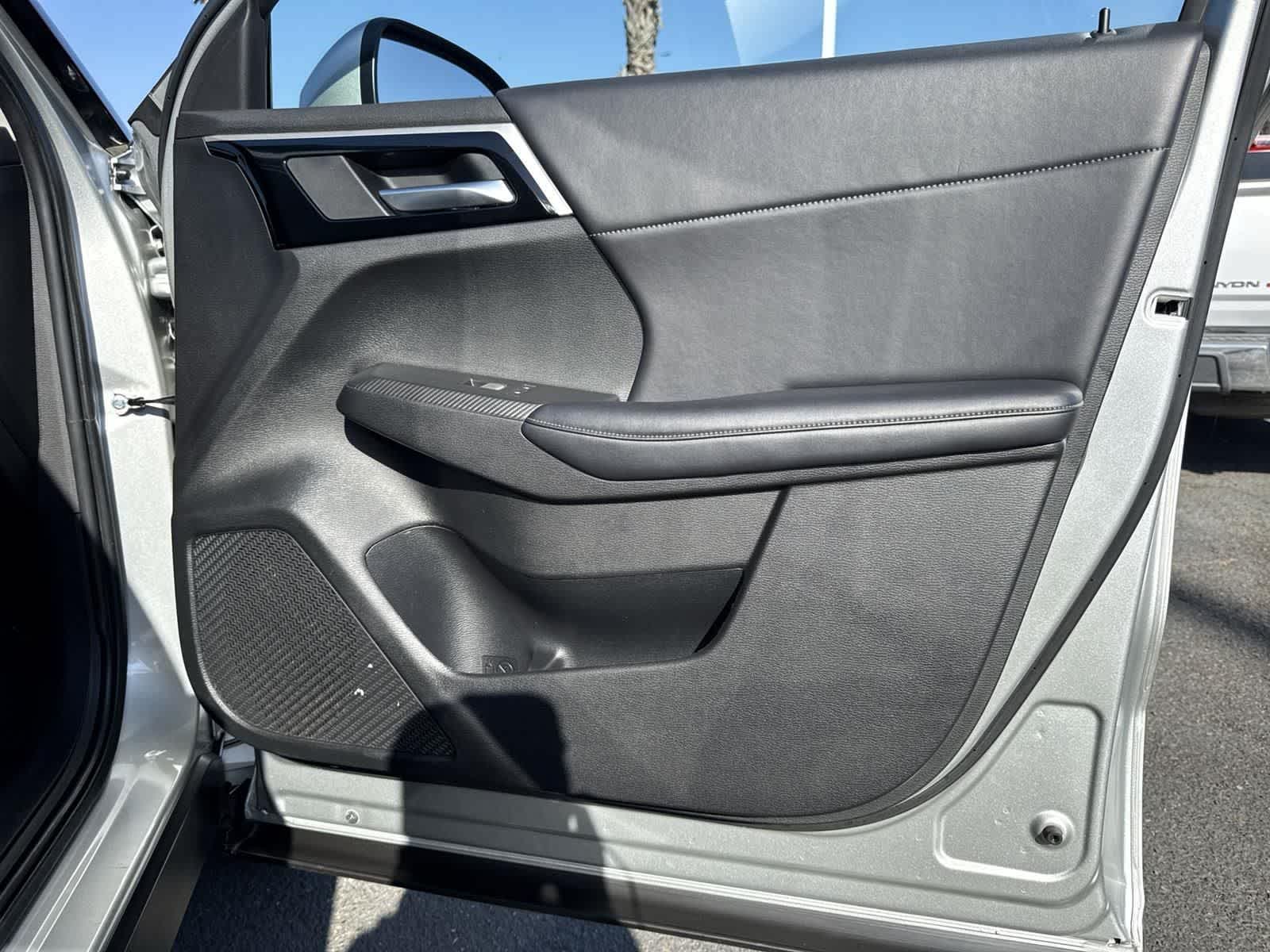 Thumbnail: 2024 Mitsubishi Outlander - 38