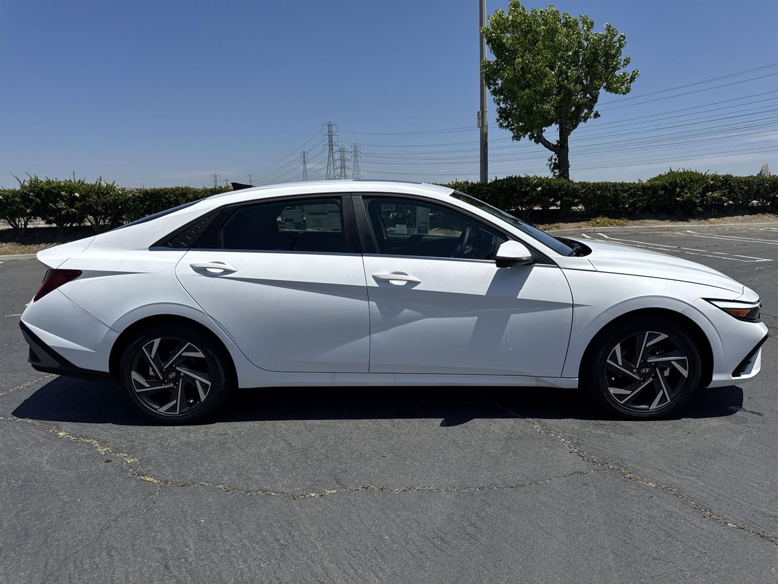 Thumbnail: 2025 Hyundai Elantra - 3
