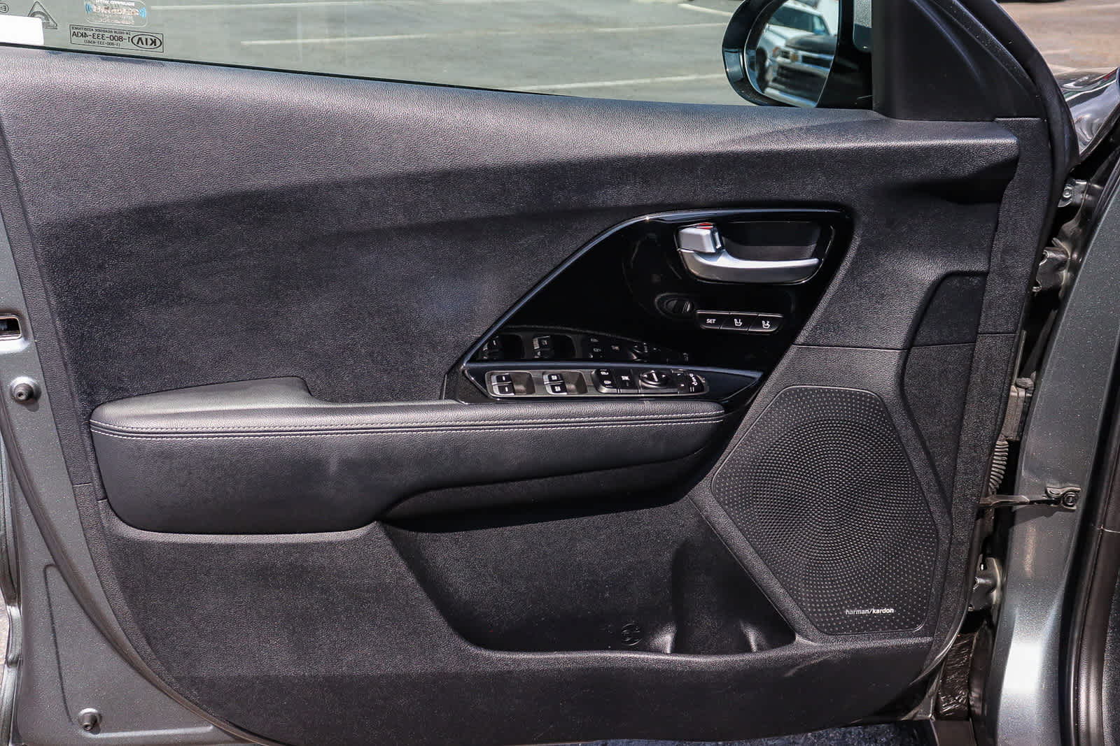 Thumbnail: 2017 Kia Niro - 24