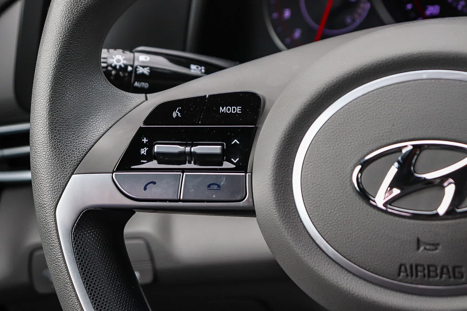 Thumbnail: 2023 Hyundai Elantra - 18