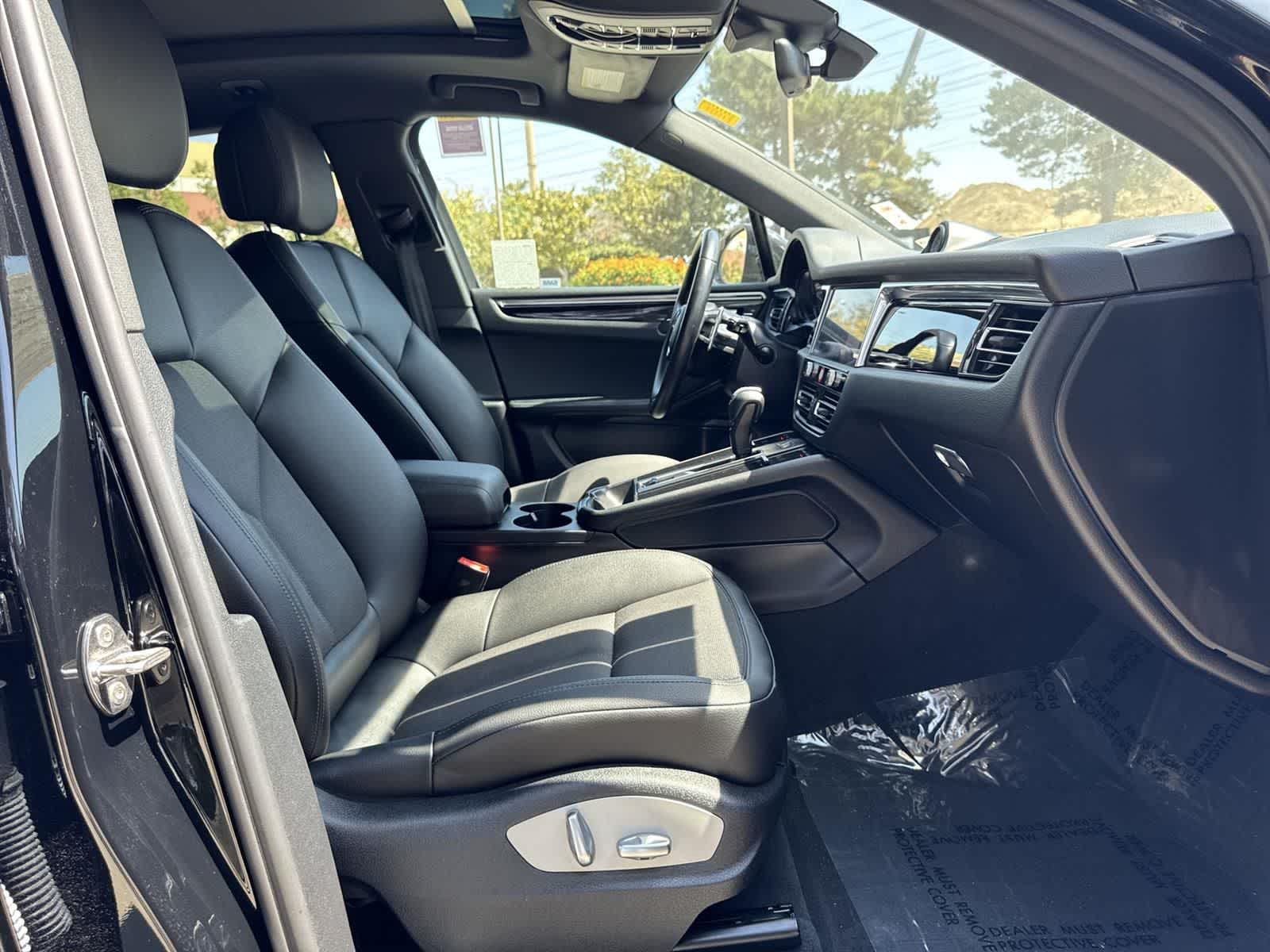 Thumbnail: 2022 Porsche Macan - 39
