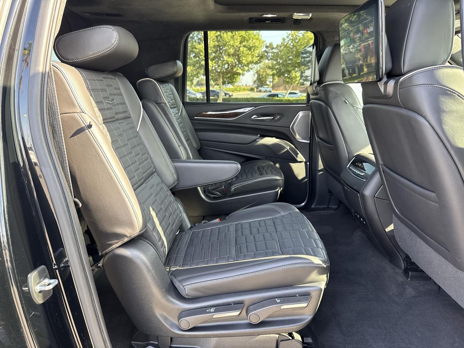 Thumbnail: 2022 Cadillac Escalade - 38
