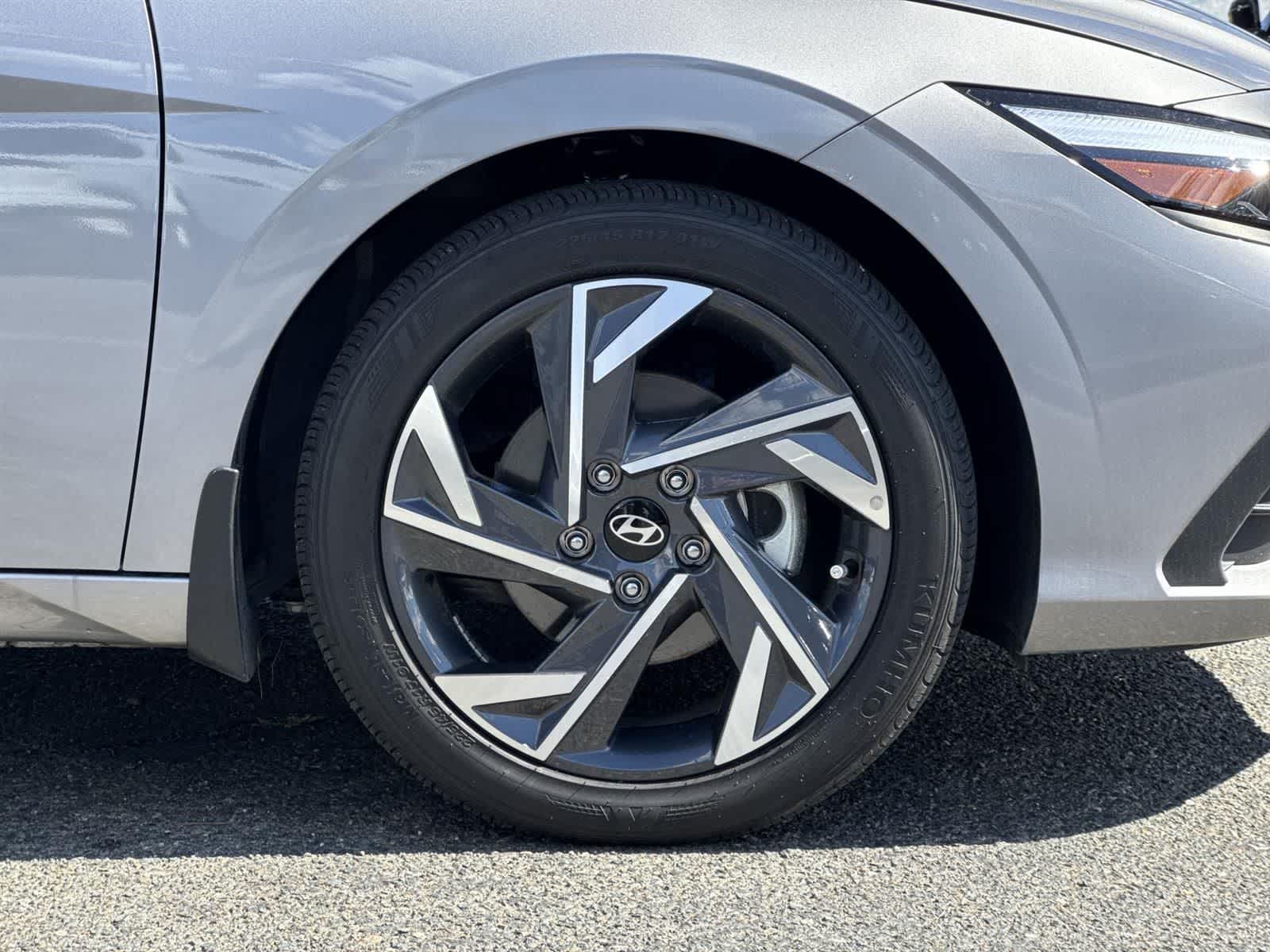 Thumbnail: 2025 Hyundai Elantra - 40