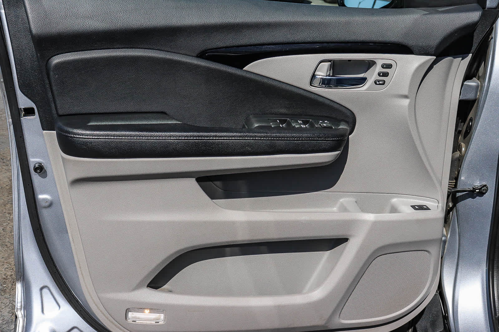 Thumbnail: 2017 Honda Pilot - 29