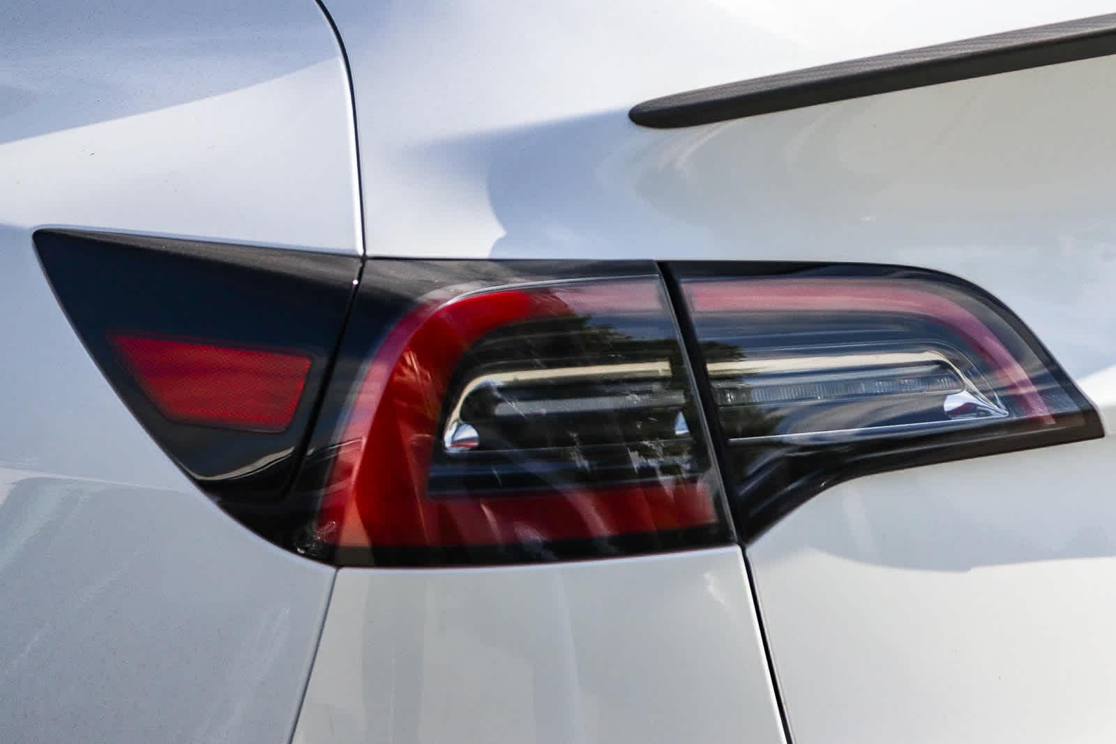 2024 Tesla Model Y Long Range photo 6