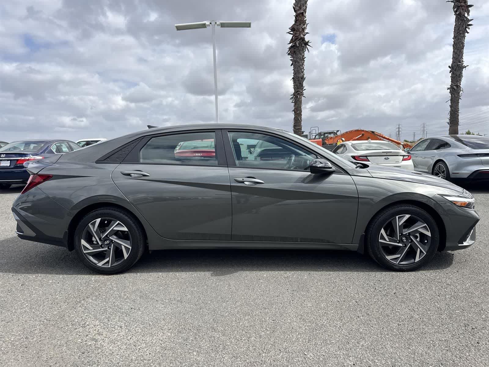 Thumbnail: 2025 Hyundai Elantra - 3