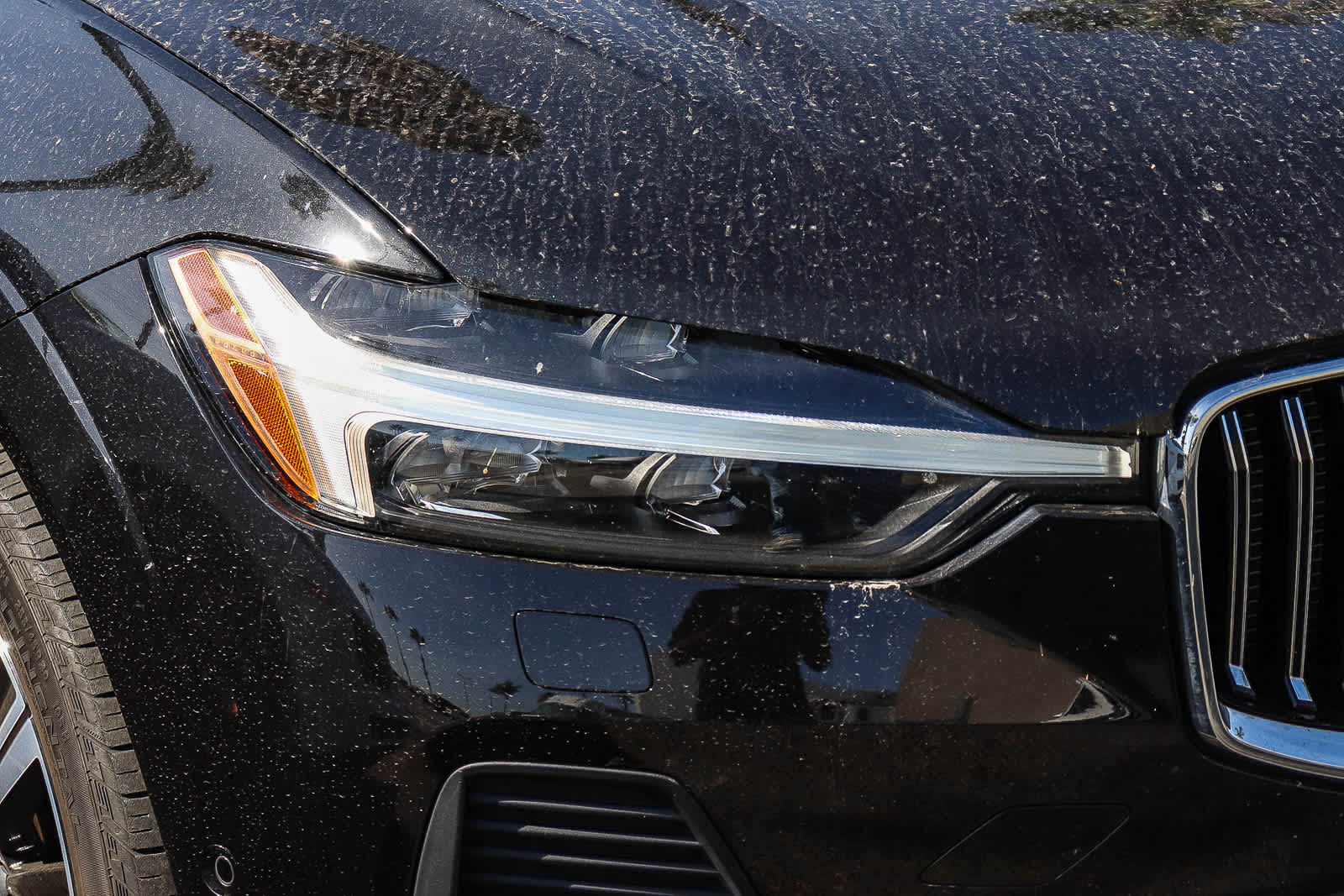 2023 Volvo XC60 Plus Bright Theme photo 2