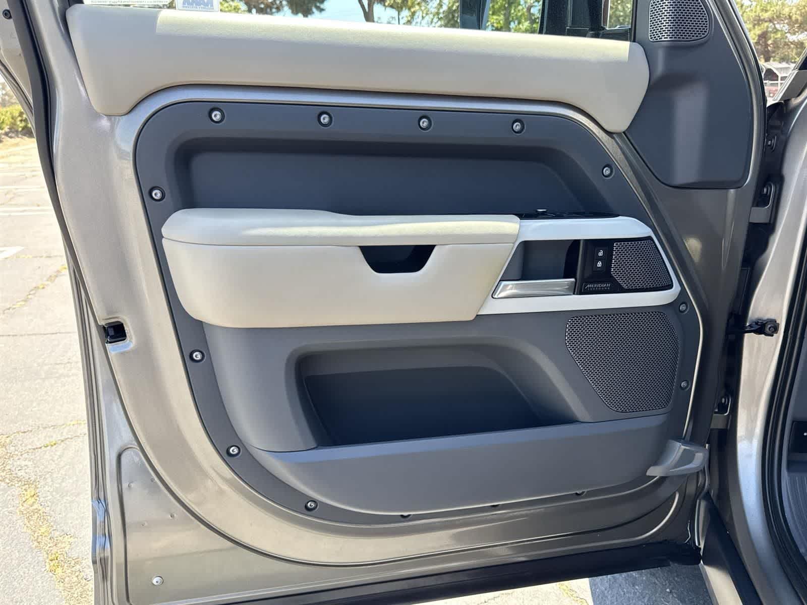 Thumbnail: 2022 Land Rover Defender - 21