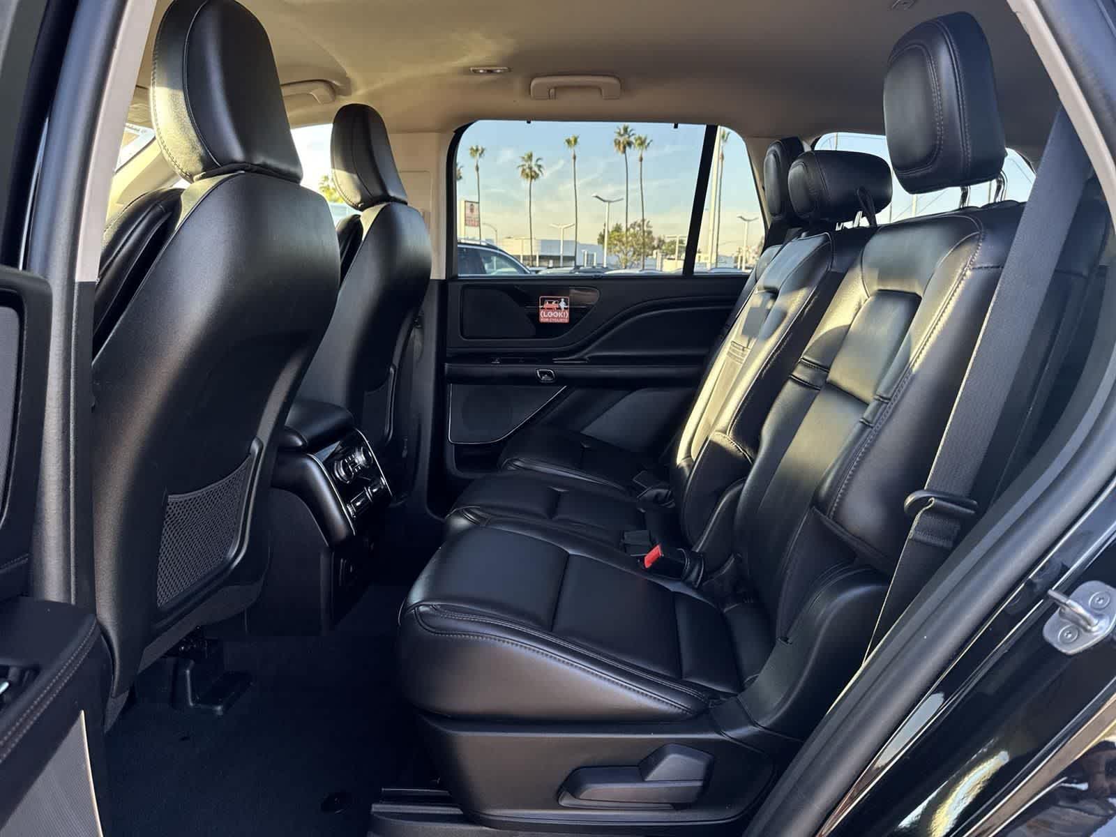 Thumbnail: 2023 Lincoln Aviator - 18