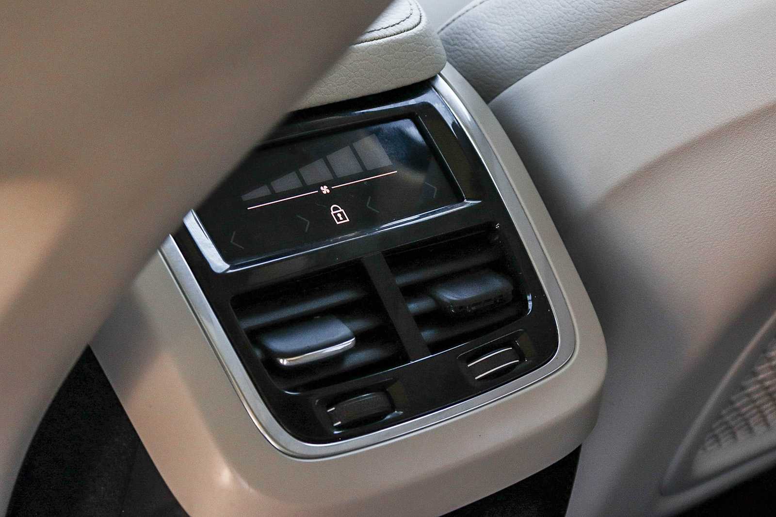 Thumbnail: 2022 Volvo XC90 - 20