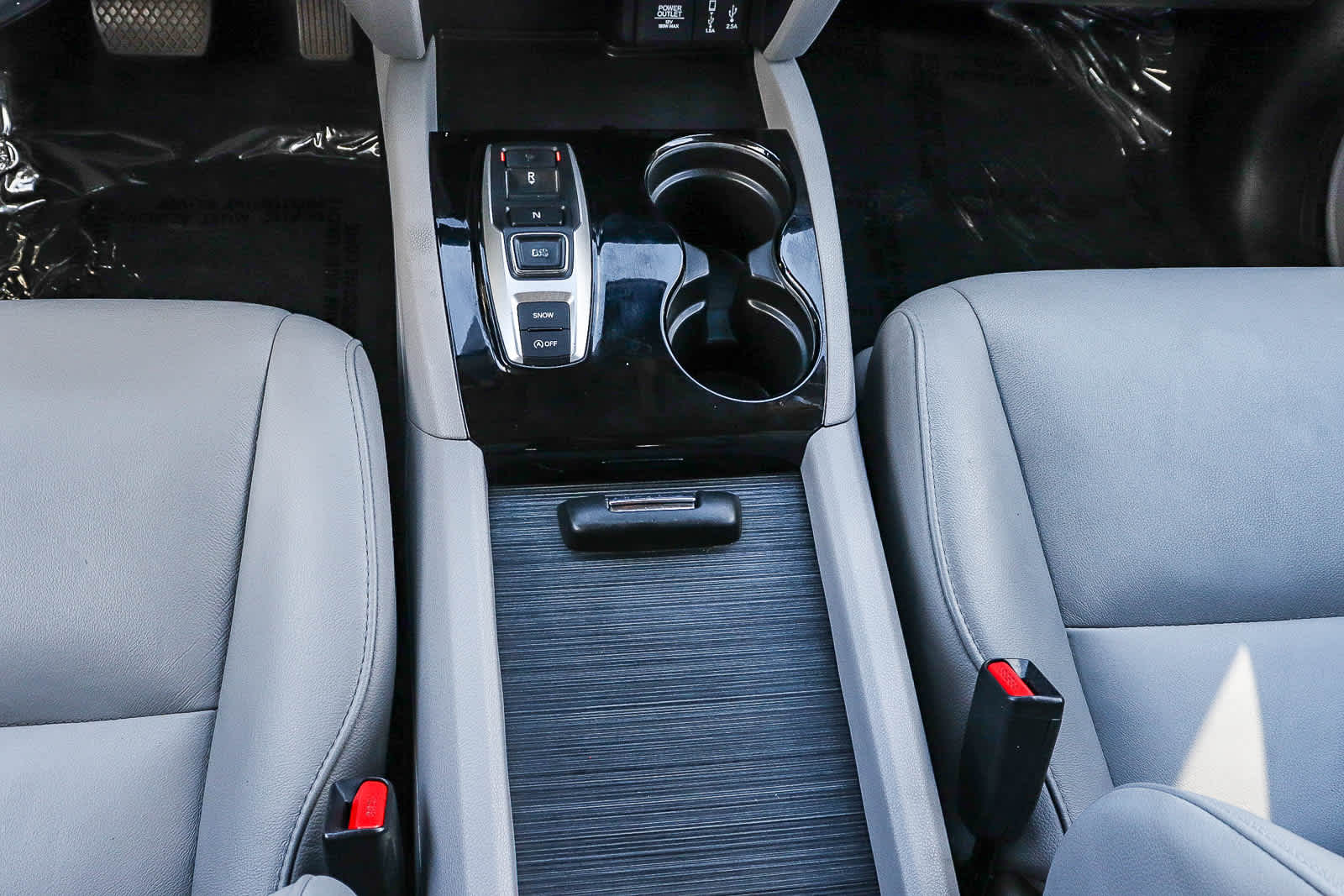 Thumbnail: 2017 Honda Pilot - 21