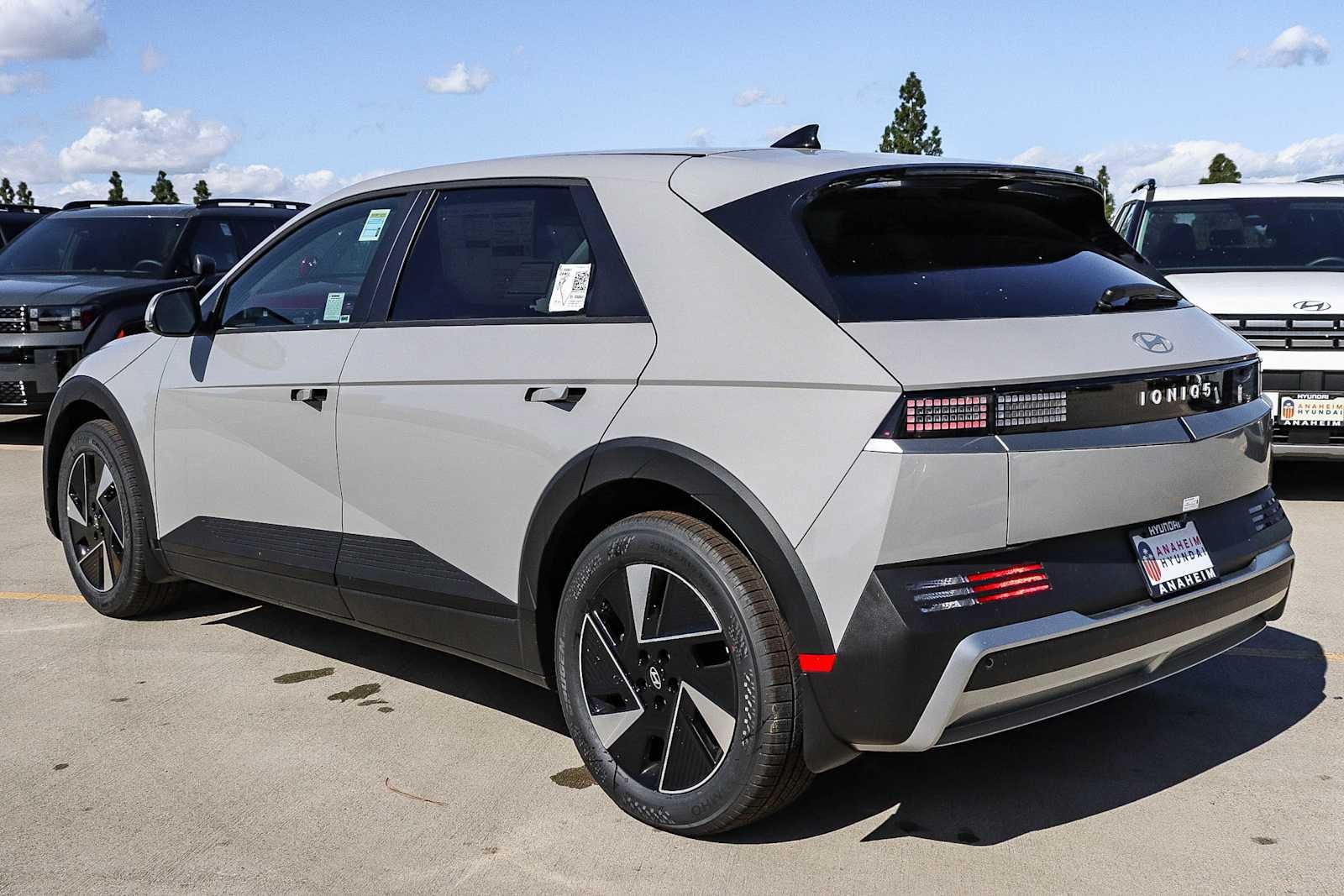 Thumbnail: 2026 Hyundai Ioniq 5 - 8