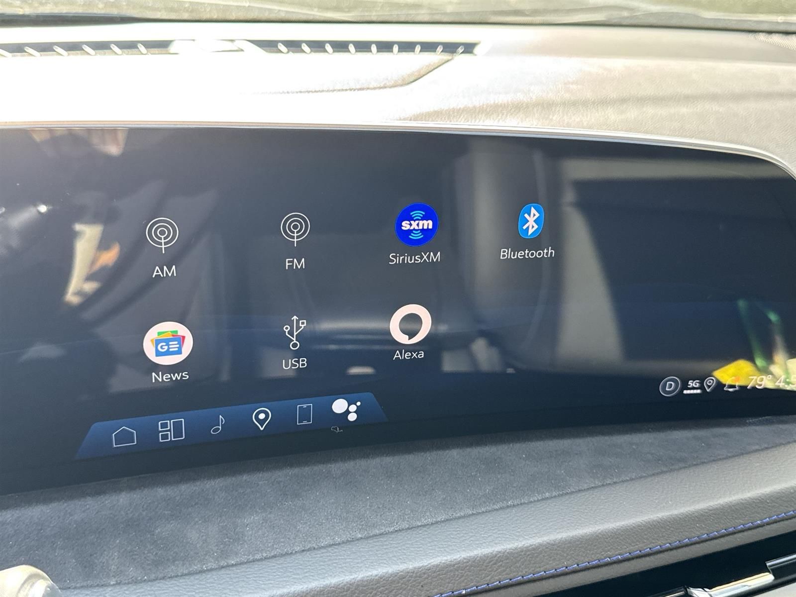 Thumbnail: 2025 Cadillac XT4 - 16