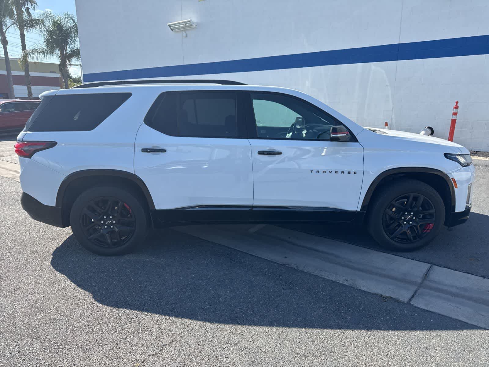 2023 Chevrolet Traverse Premier photo 2