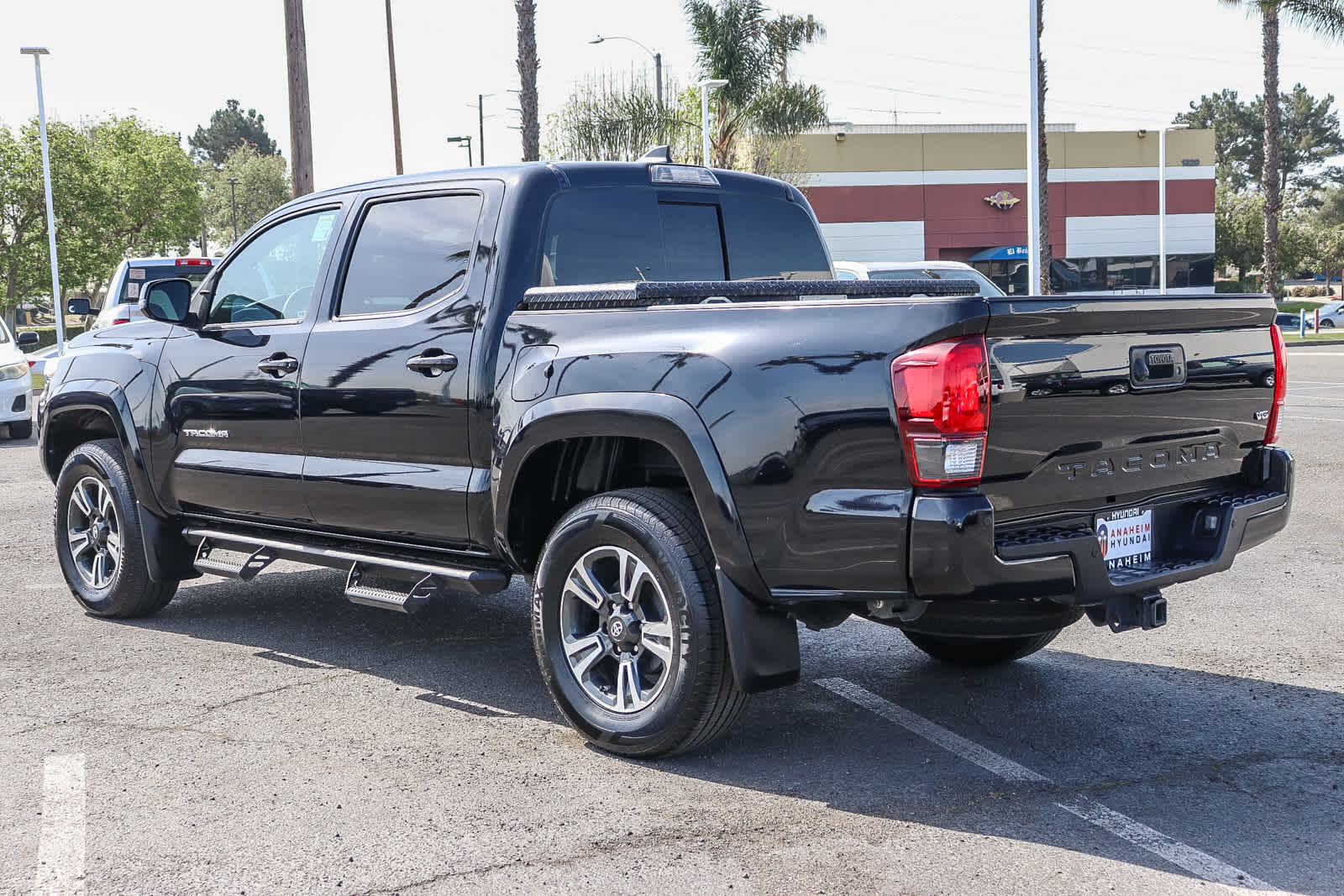 2018 Toyota Tacoma TRD Sport photo 3