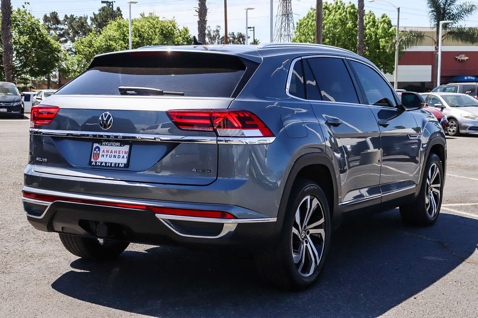 2023 Volkswagen Atlas Cross Sport 3.6L V6 SEL photo 5