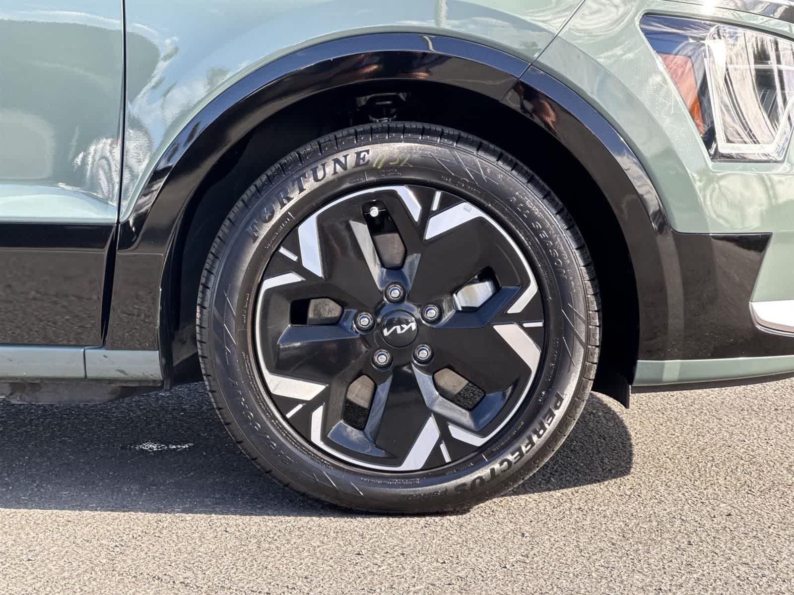 Thumbnail: 2024 Kia Niro - 40