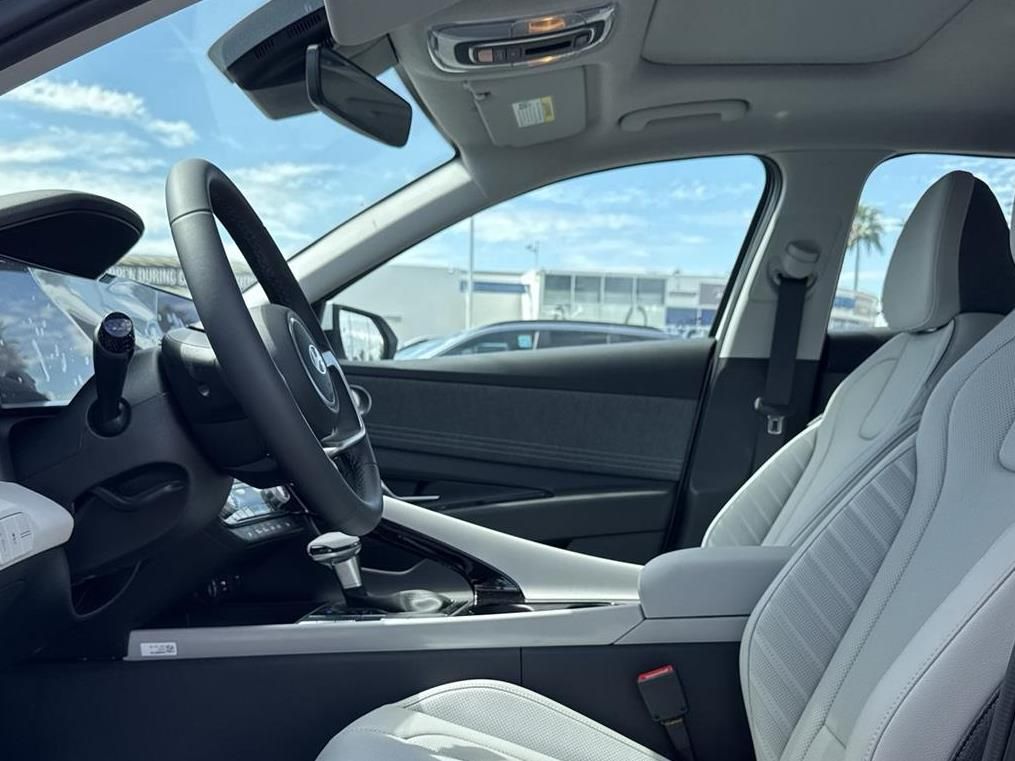 Thumbnail: 2025 Hyundai Elantra - 32