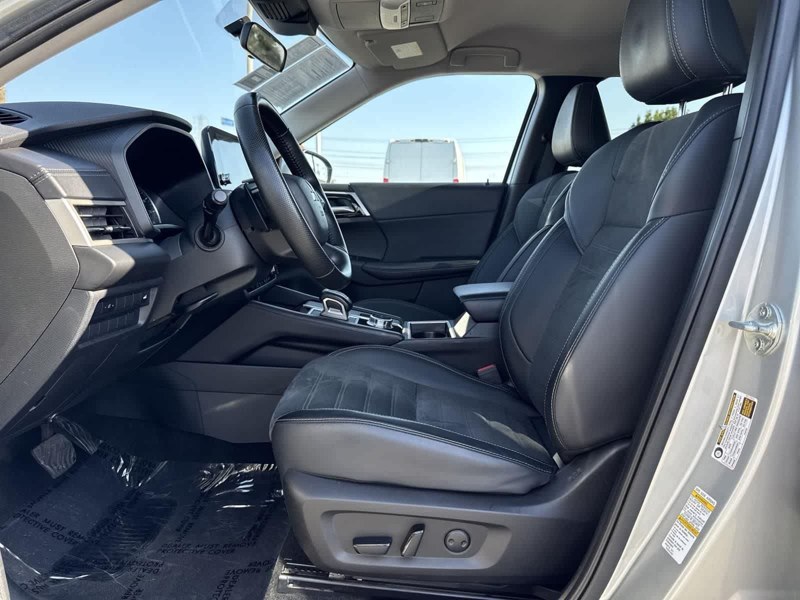 Thumbnail: 2024 Mitsubishi Outlander - 22