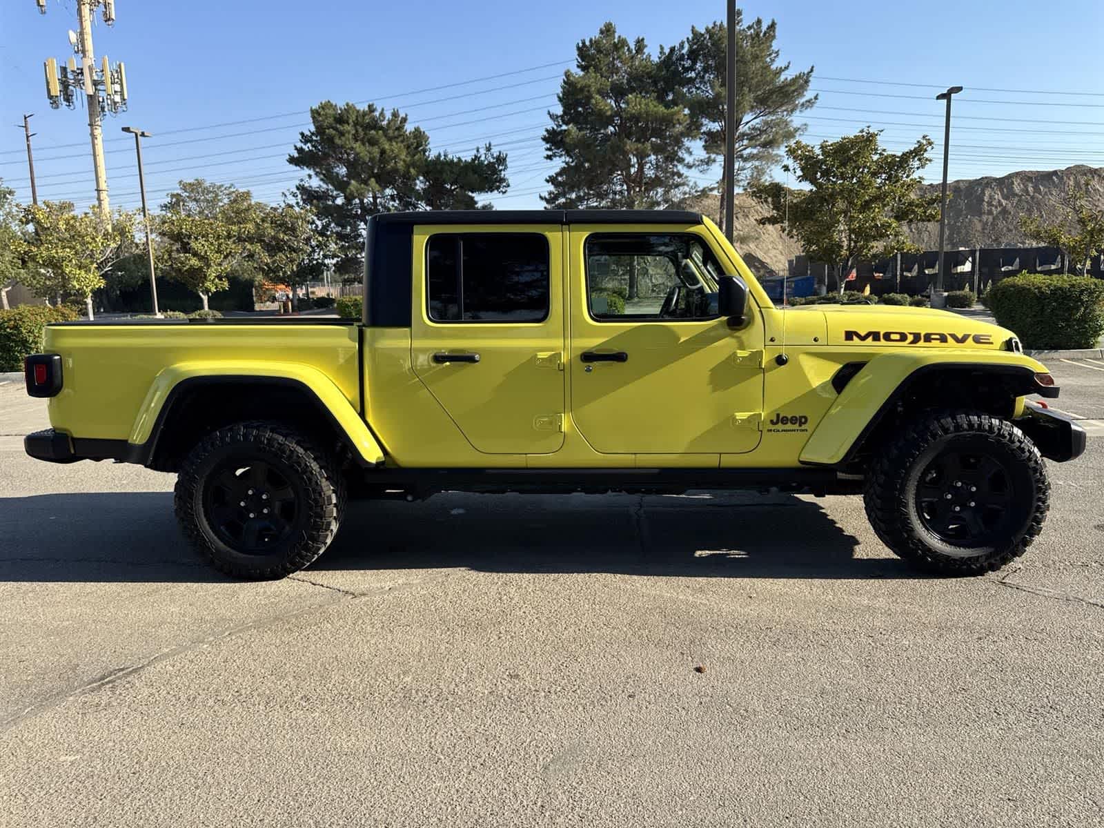 Thumbnail: 2023 Jeep Gladiator - 3
