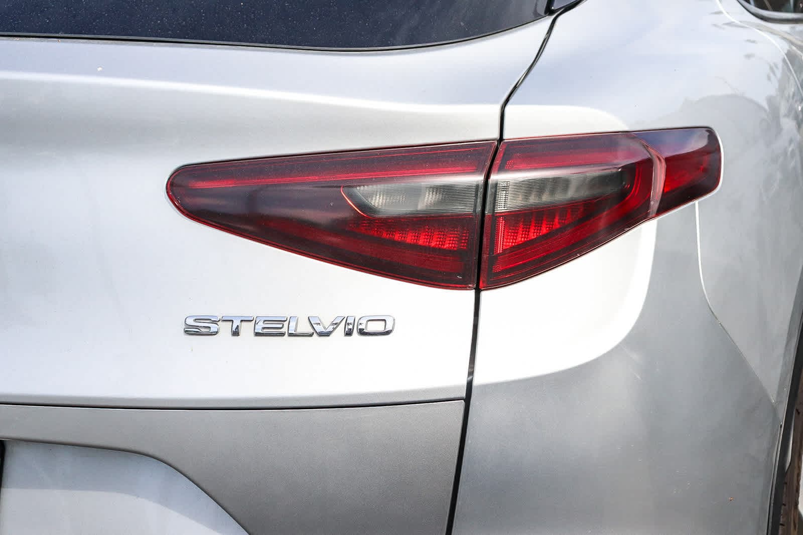 2019 Alfa Romeo Stelvio photo 6