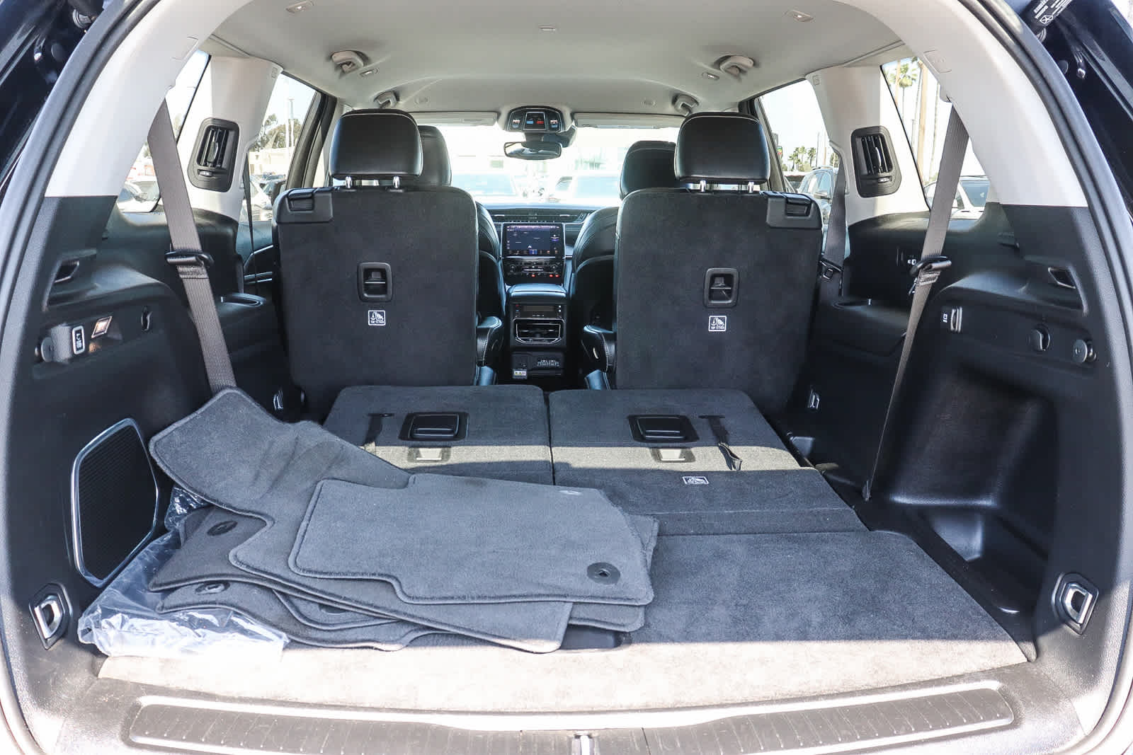 Thumbnail: 2021 Jeep Grand Cherokee L - 23