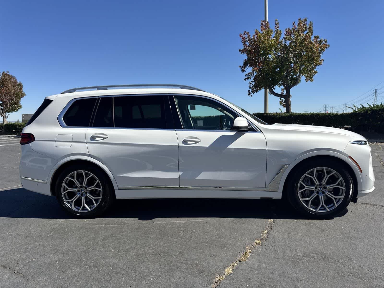 Thumbnail: 2023 BMW X7 - 3