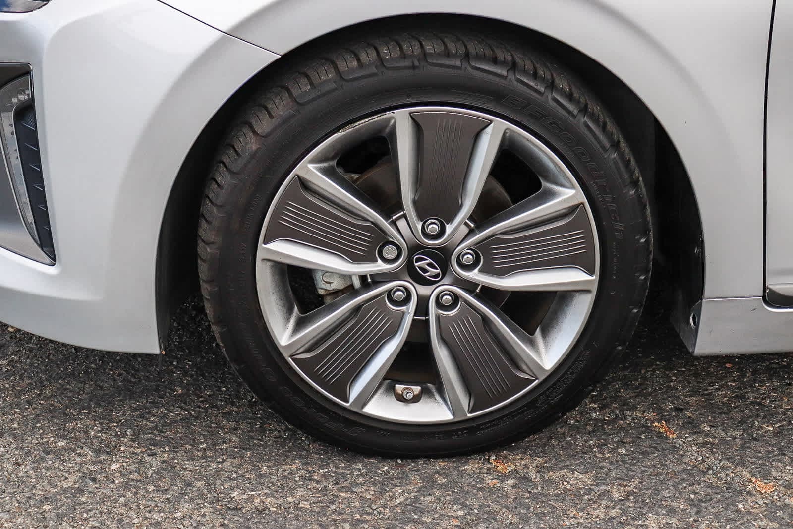 Thumbnail: 2019 Hyundai Ioniq - 12