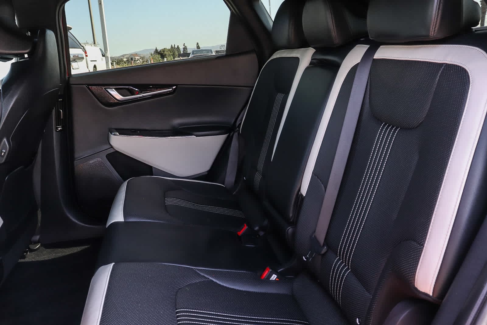 Thumbnail: 2022 Kia EV6 - 21