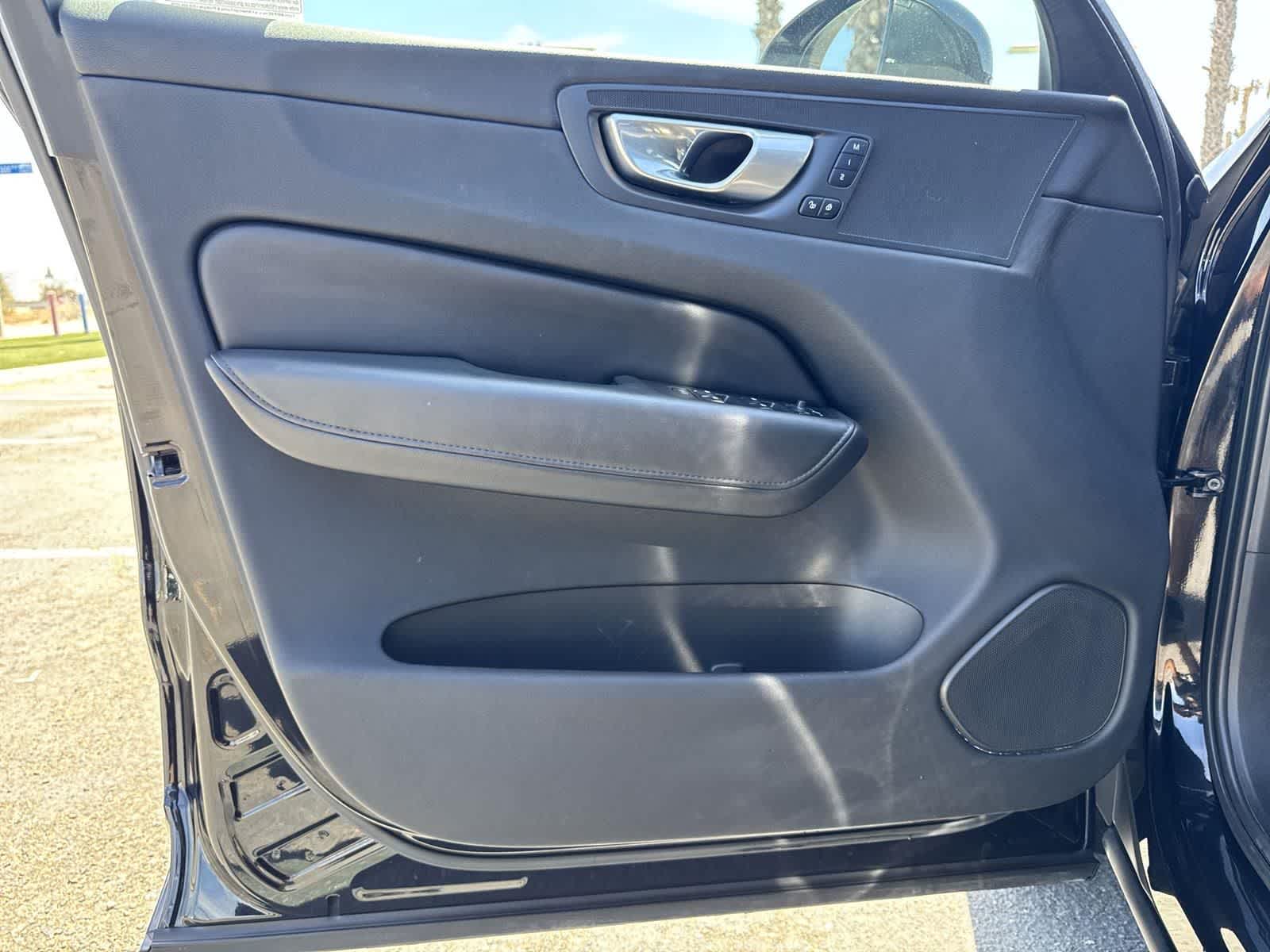 Thumbnail: 2023 Volvo XC60 - 20