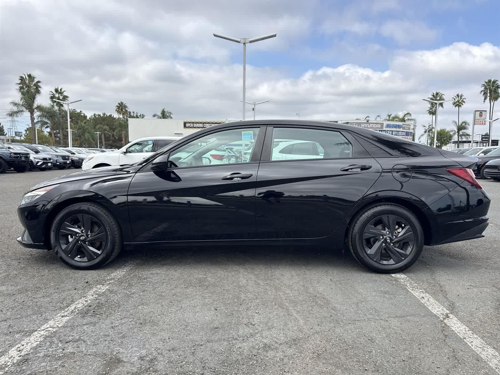 Thumbnail: 2022 Hyundai Elantra - 5