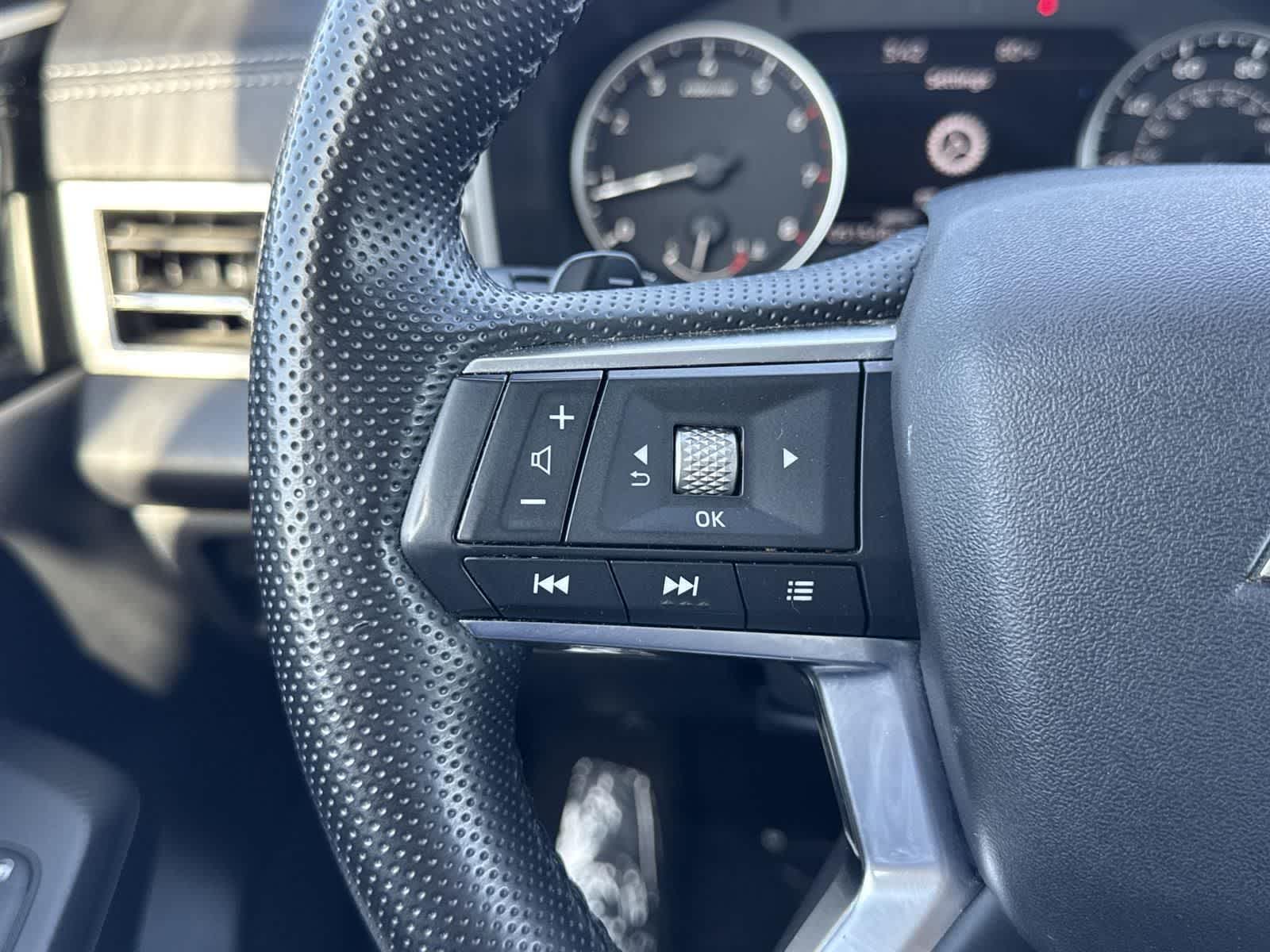 Thumbnail: 2024 Mitsubishi Outlander - 10