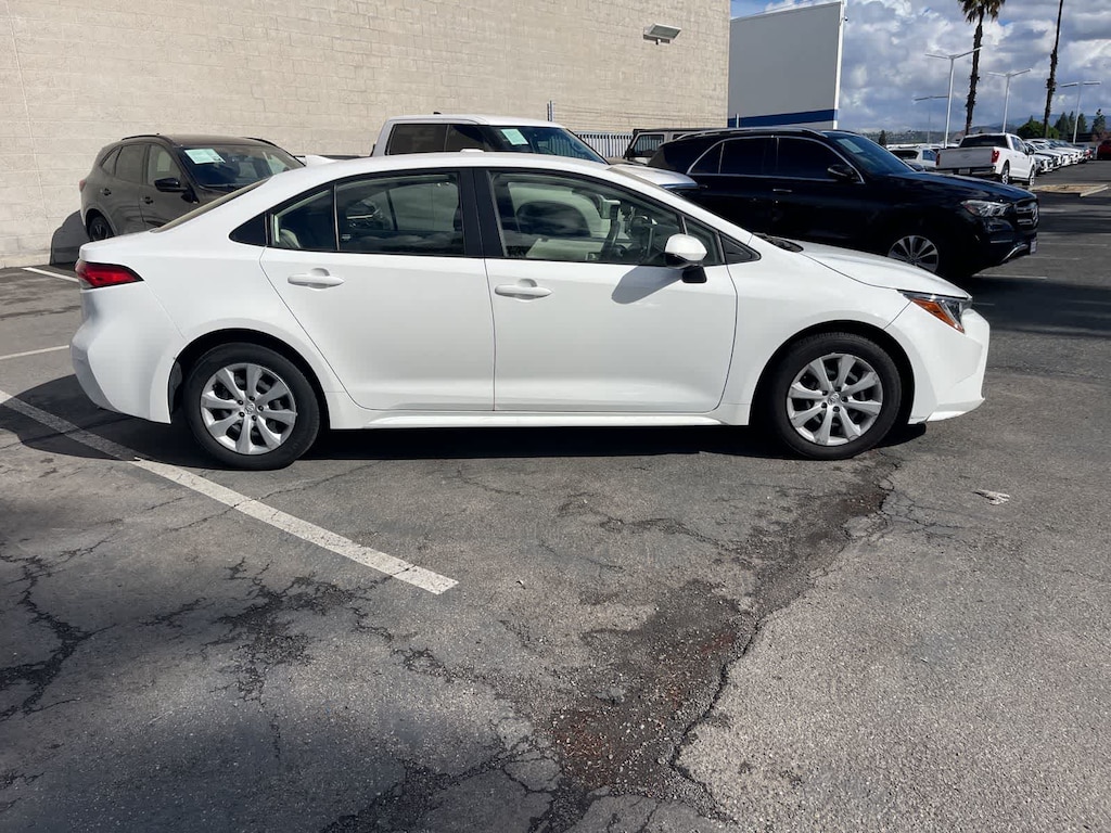 Used 2021 Toyota Corolla LE Sedan
