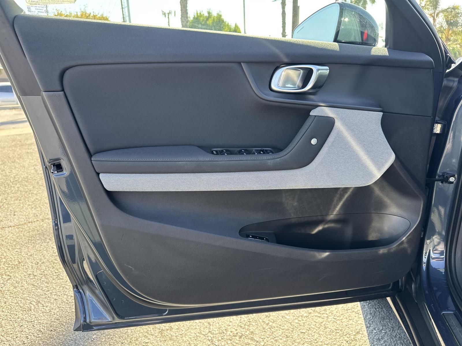 Thumbnail: 2021 Polestar 2 - 19