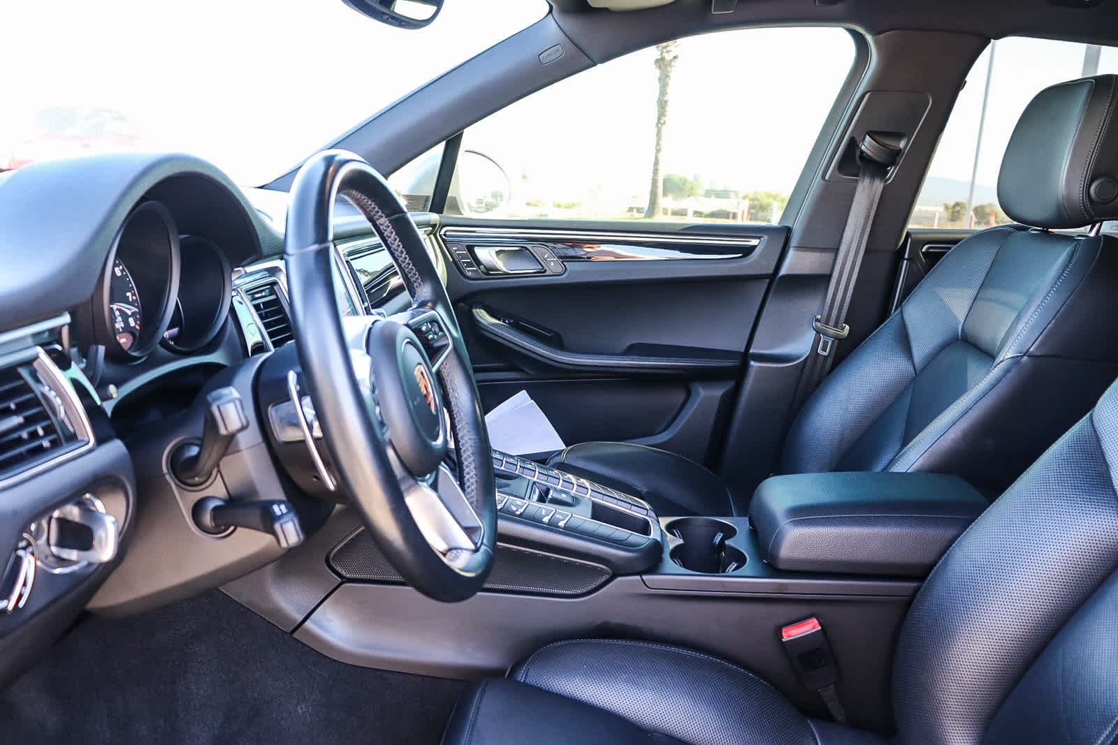 Thumbnail: 2017 Porsche Macan - 19