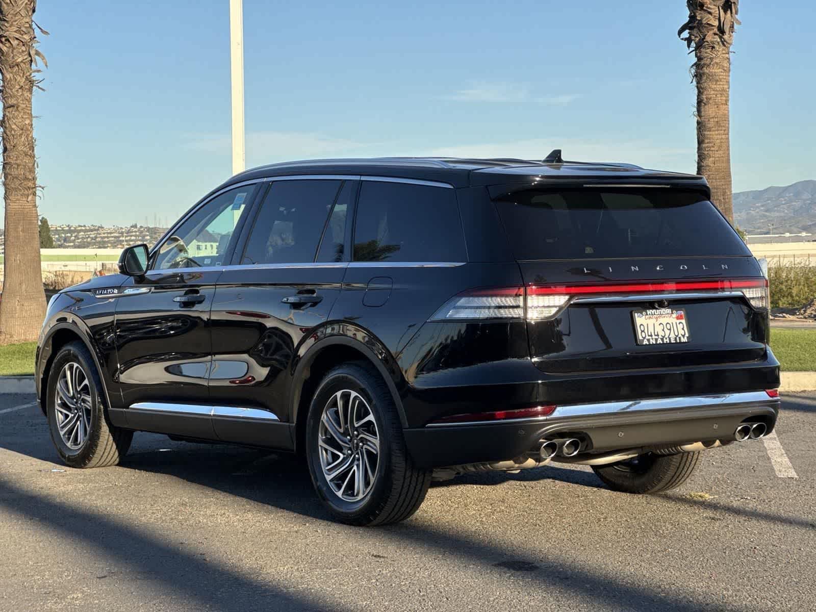 Thumbnail: 2023 Lincoln Aviator - 4