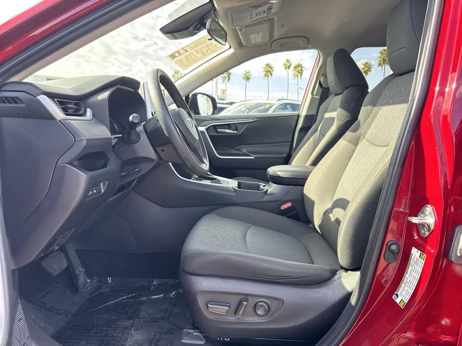 Thumbnail: 2023 Toyota RAV4 - 21