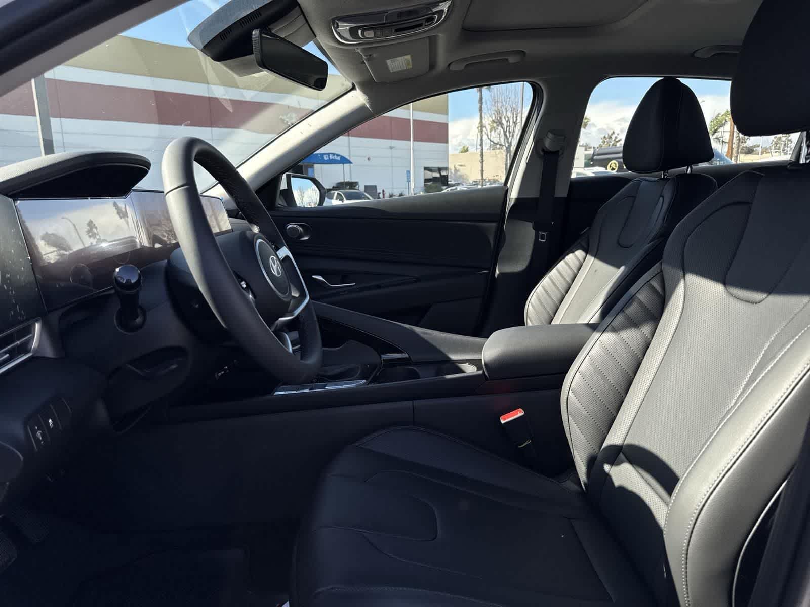 Thumbnail: 2025 Hyundai Elantra - 33