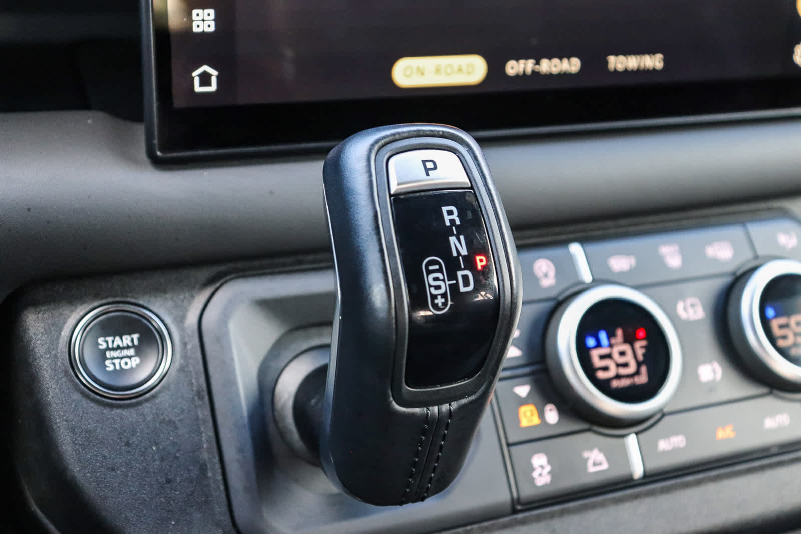 Thumbnail: 2023 Land Rover Defender - 29