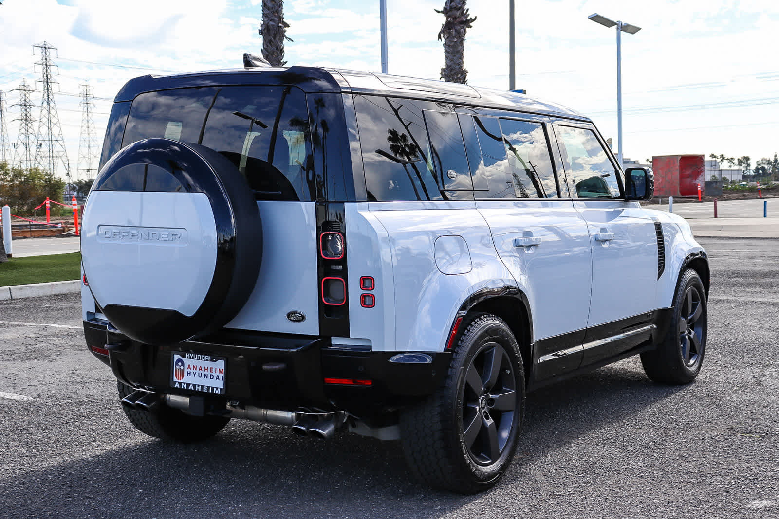 Thumbnail: 2023 Land Rover Defender - 6